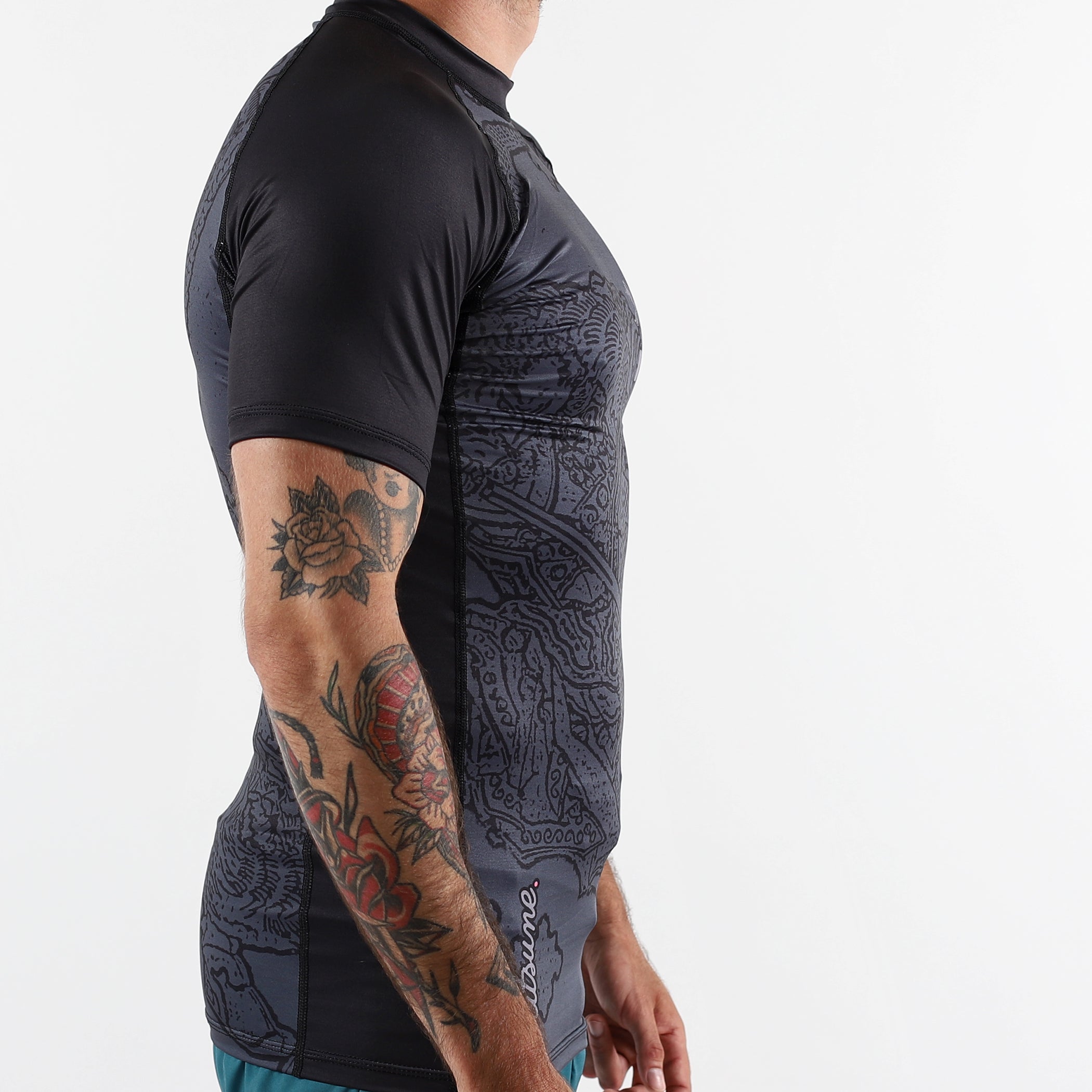 Tee shirt discount compression homme decathlon